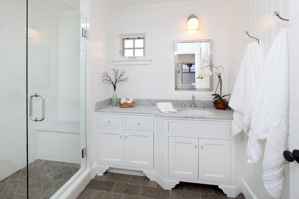 Traditional Full Bathroom with Meta marble & granite bianco carrara gioa slab, Paint 1