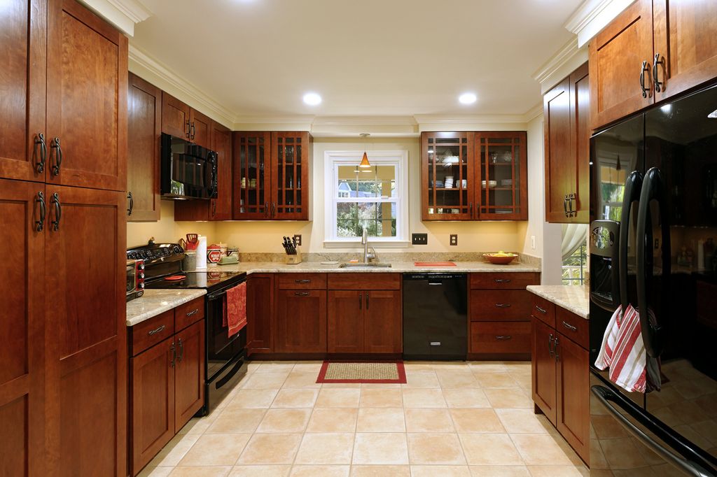 Craftsman Kitchen with dishwasher, Glass panel, European Cabinets, Flush, 2 in. Quartz Countertop in Seleno, Standard height