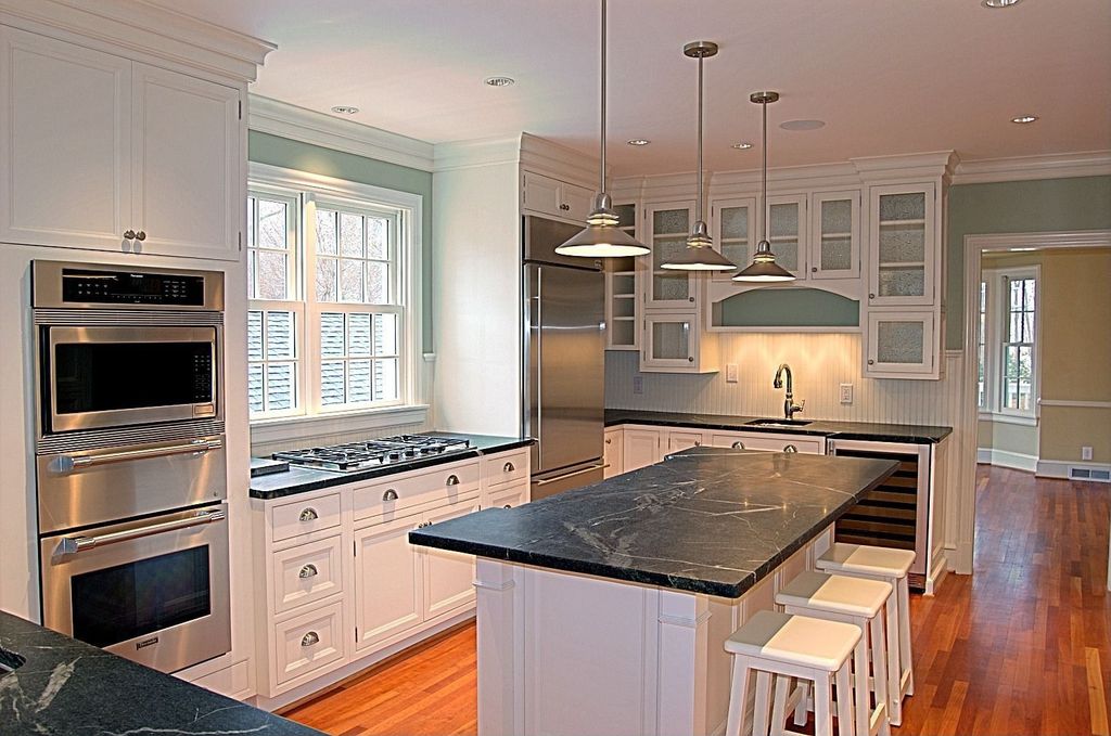 Traditional Kitchen with Undermount sink, L-shaped, Wine refrigerator, Kitchen island, built-in microwave, warming oven