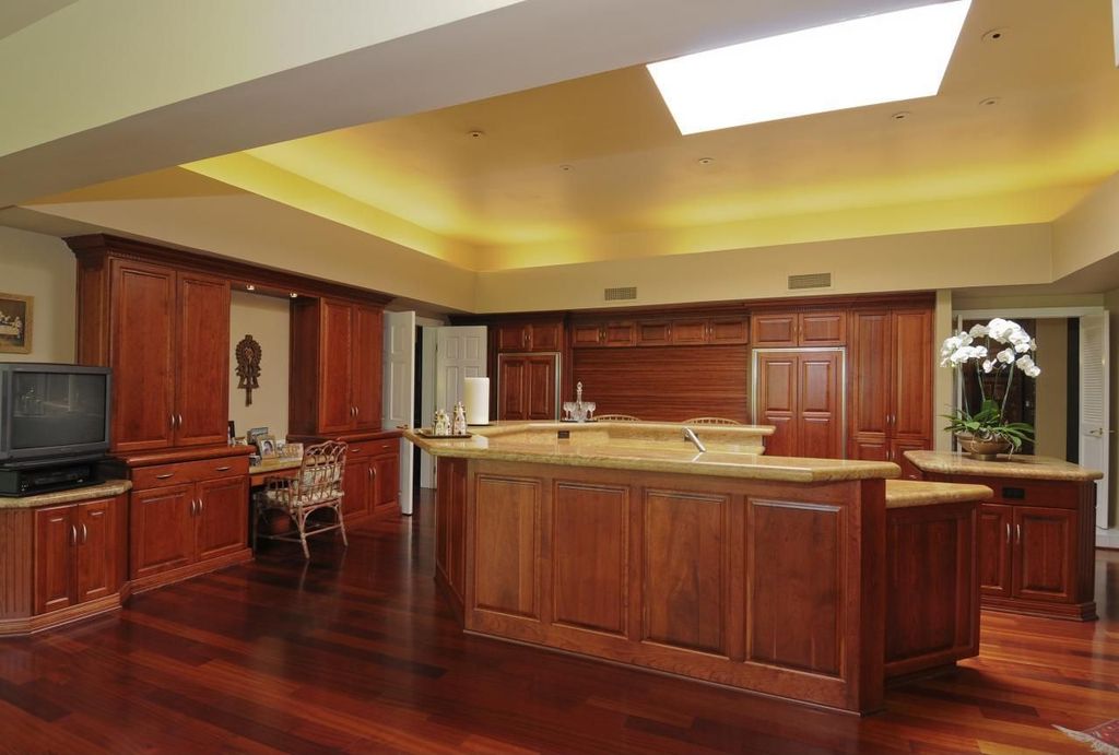 raised panel island back ISsn2efl25es2r.jpg (1024×691) Kitchen, Home