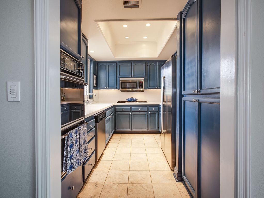 Traditional Kitchen with Corian Glacier White Solid Surface Countertops, Undermount sink, built-in microwave, High ceiling