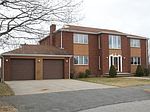 1 Reservoir Rd, Gloucester, MA