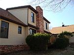 8 Woodcrest Ln, Charleston, WV