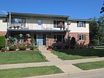 1118 Fleetfoot Dr, Waukesha, WI