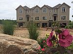 292 Lamberts Ln, Staten Island, NY
