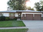 2020 N 9th St, Bismarck, ND