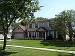 7701 Queens Ct, Downers Grove, IL