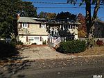 10 Roslyn Ct, East Patchogue, NY