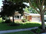 1138 Wisteria Ln, Waukesha, WI