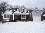 569 Peachtree Trl, Fenton, MI