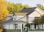 2200 S Clubhouse Dr, New Berlin, WI
